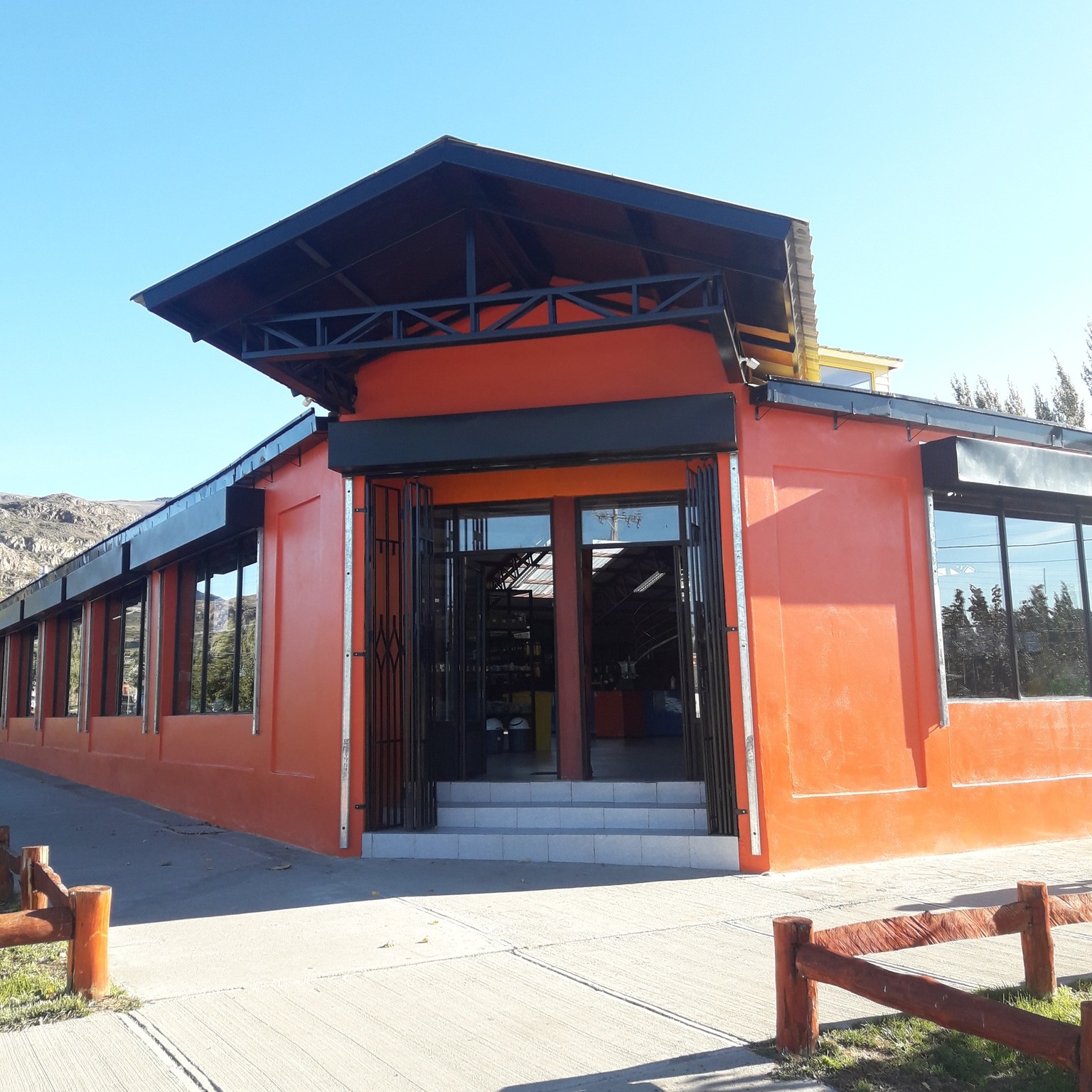 Local Naranjo